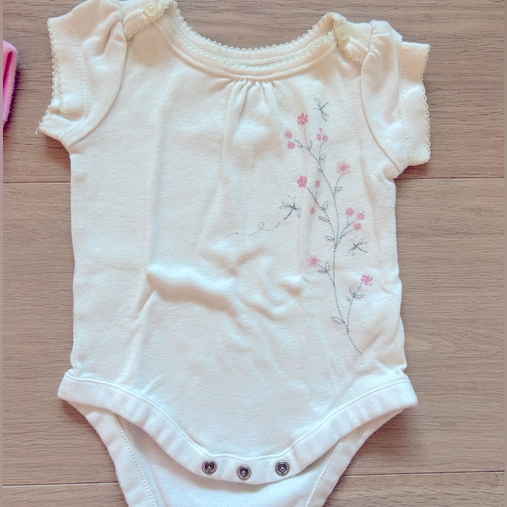 American Apparel/Baby Gap 3 Onesies - Picture 3 of 9